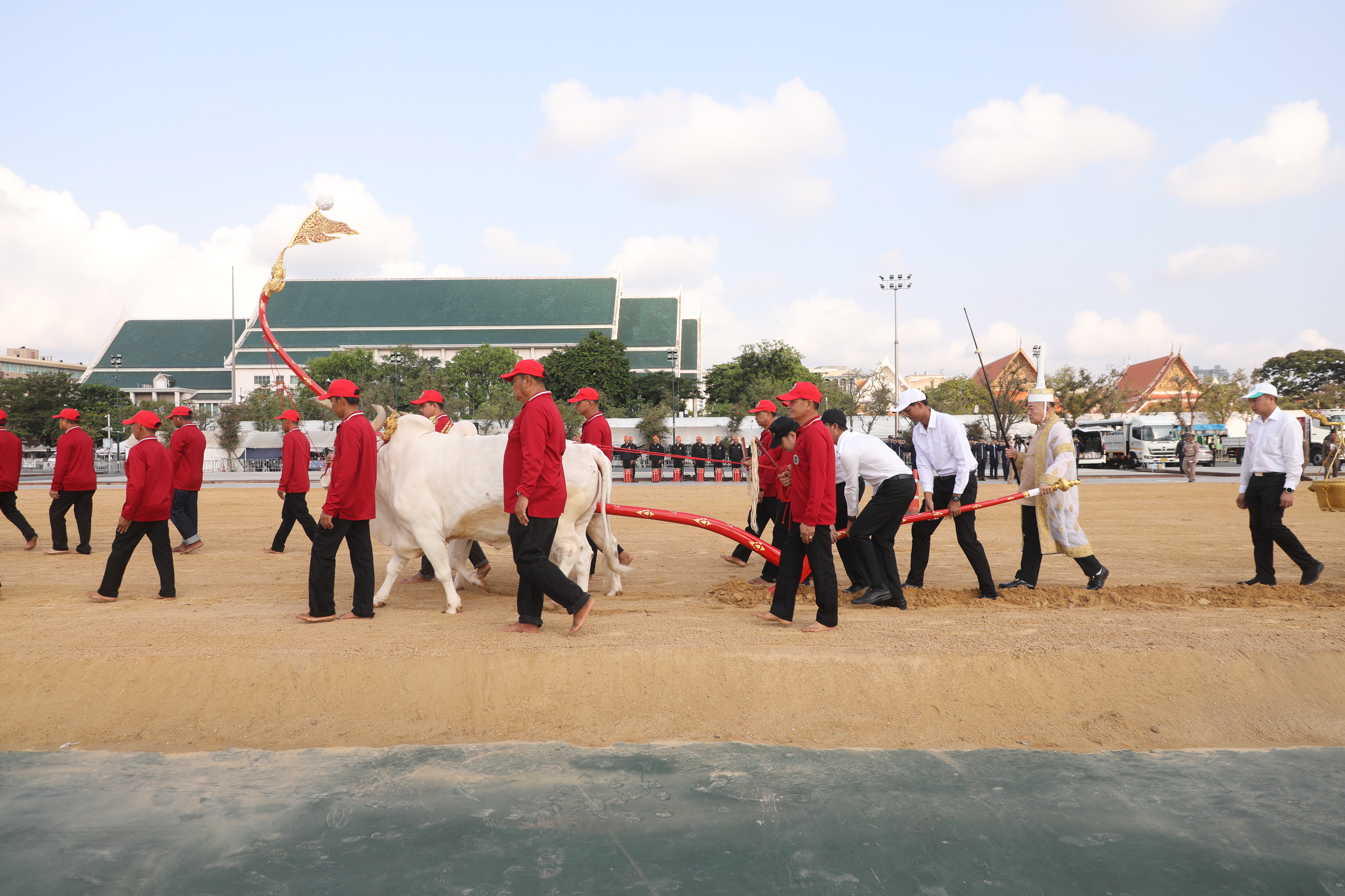 title - ส.ป.ก. ร่วมซ้อมย่อย ครั้งที่ 1 พระราชพิธีพืชมงคลจรดพระนังคัลแรกนาขวัญ ประจำปีพุทธศักราช 2569 